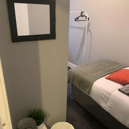 2 Bedroom Cheerful House Close To City Center Belfast Exterior photo