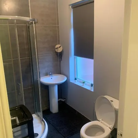 2 Bedroom Cheerful House Close To City Center Belfast Exterior photo
