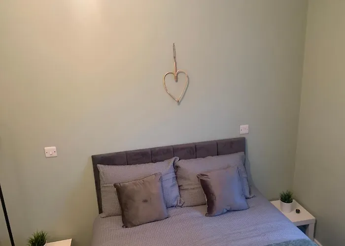 2 Bedroom Cheerful House Close To City Center