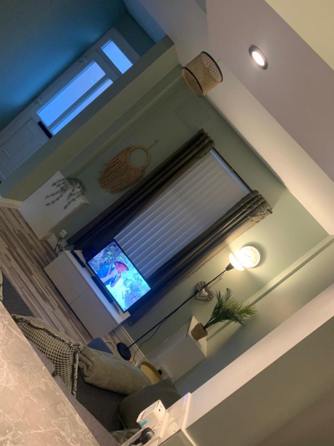 Apartment 2 Bedroom Cheerful House Close To Center