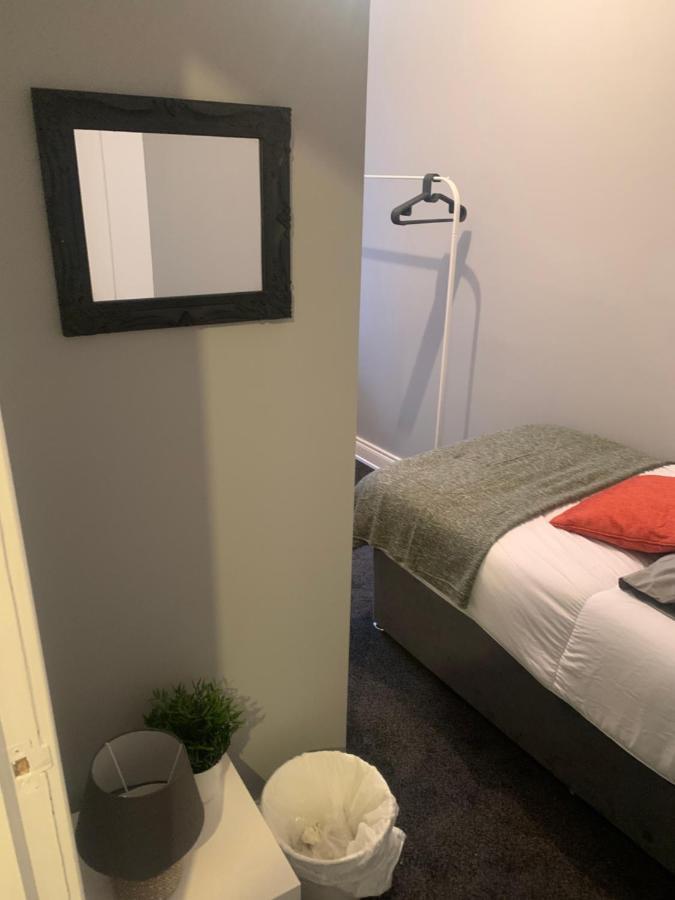 2 Bedroom Cheerful House Close To Center Belfast