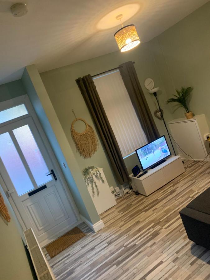 2 Bedroom Cheerful House Close To Center *