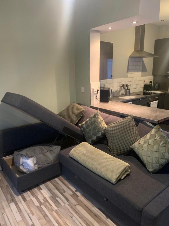 2 Bedroom Cheerful House Close To Center Apartment *