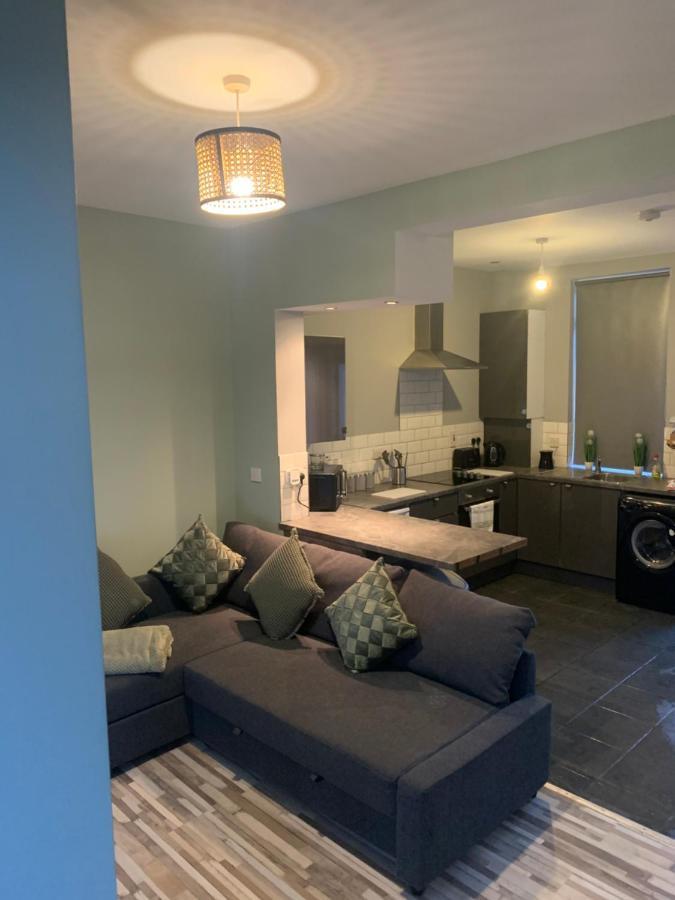 2 Bedroom Cheerful House Close To Center
