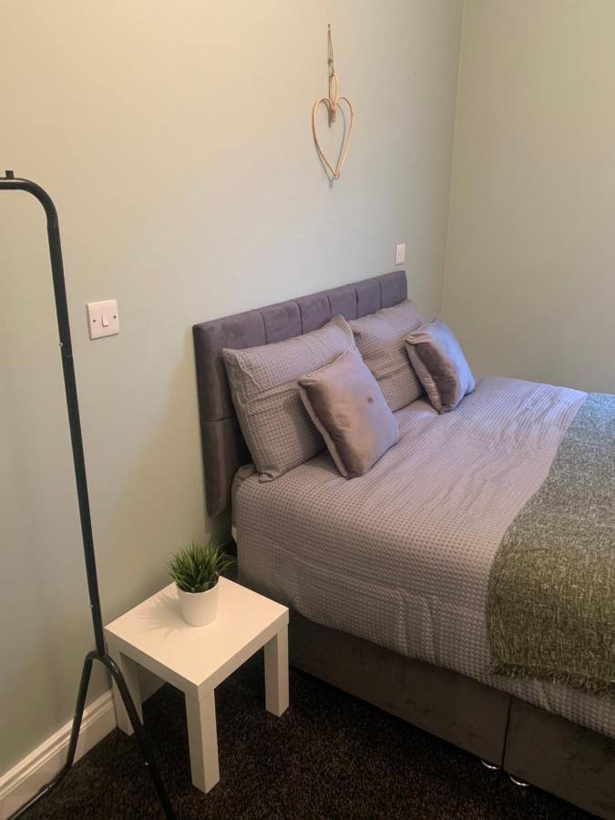Apartment 2 Bedroom Cheerful House Close To Center *