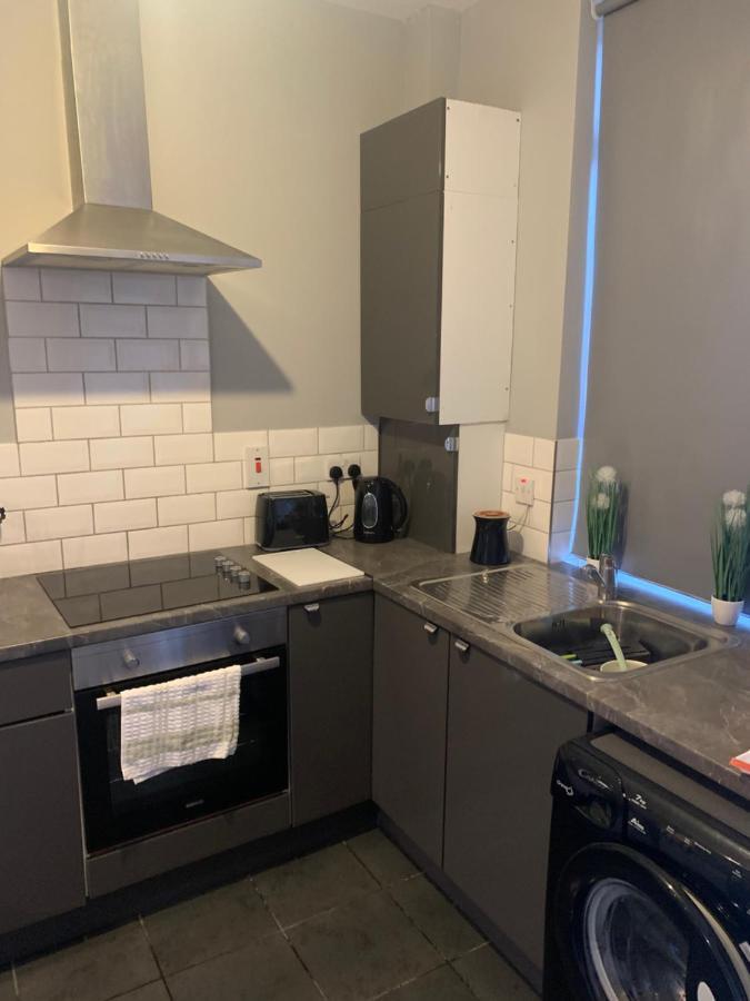 2 Bedroom Cheerful House Close To Center