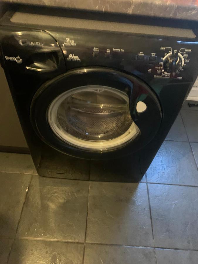 2 Bedroom Cheerful House Close To Center Apartment Belfast