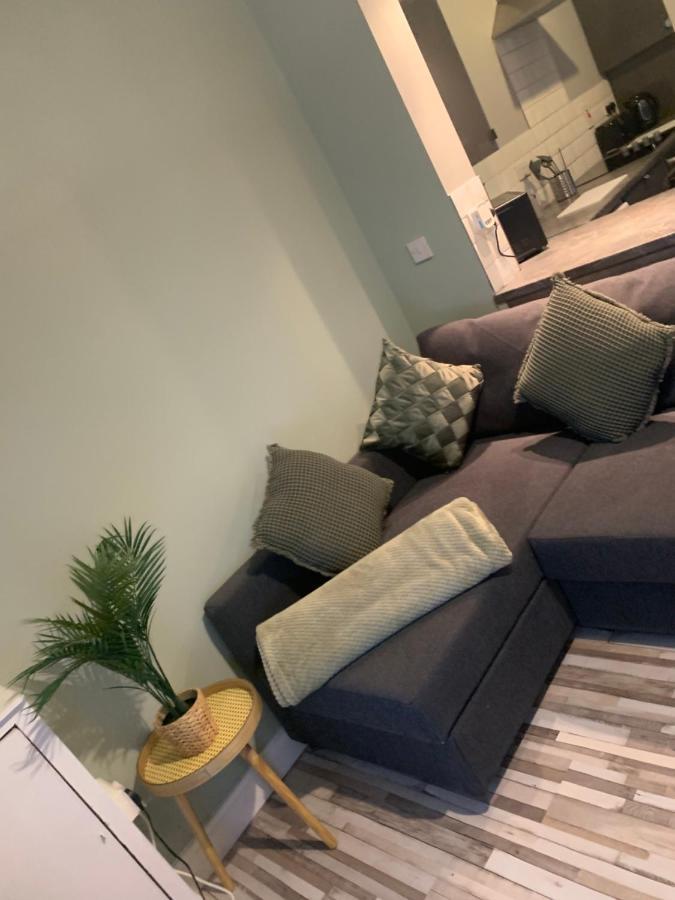 2 Bedroom Cheerful House Close To Center Belfast