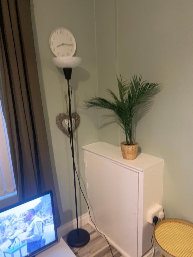 Apartment 2 Bedroom Cheerful House Close To Center