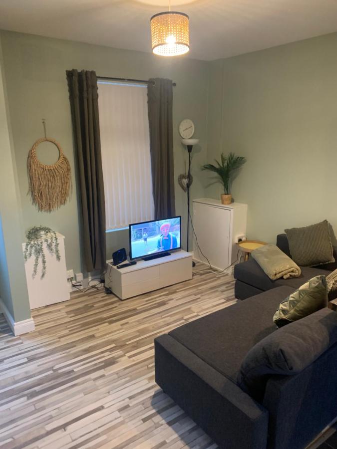 Apartment 2 Bedroom Cheerful House Close To Center *