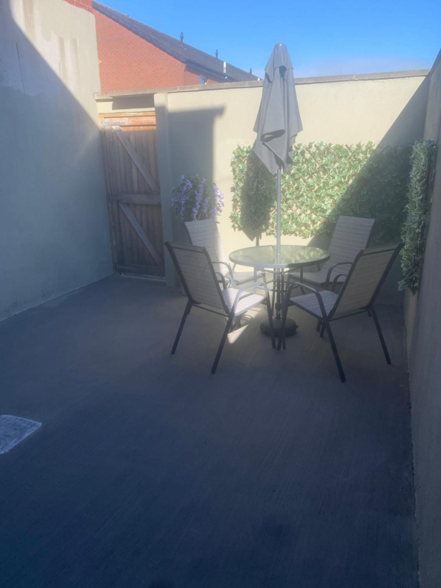 2 Bedroom Cheerful House Close To Center